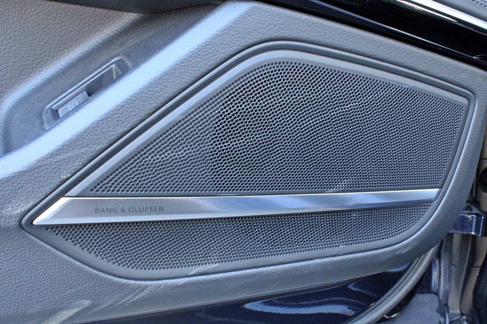 Audi A8 Lang 55TFSI S LINE BLACK - Samsaru's Car Outlet