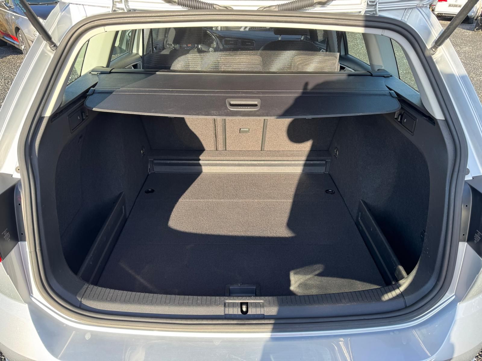 Volkswagen Golf VII Variant 2.0 TDI Comfortline - Samsaru's Car Outlet