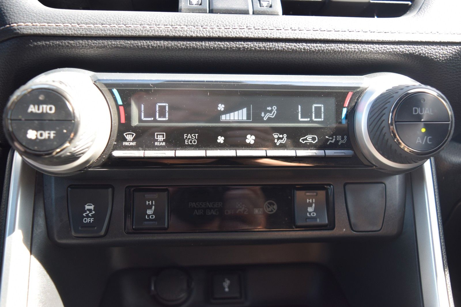 Toyota RAV 4 RAV4 Hybrid 4x2 Black Edition - Samsaru's Car Outlet