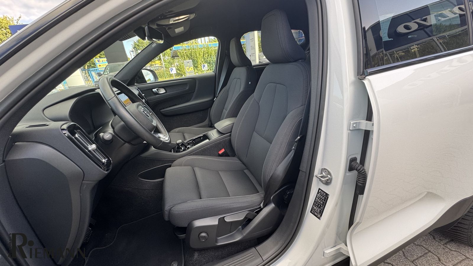Volvo XC40 Recharge Twin Motor Plus + Winter-Paket