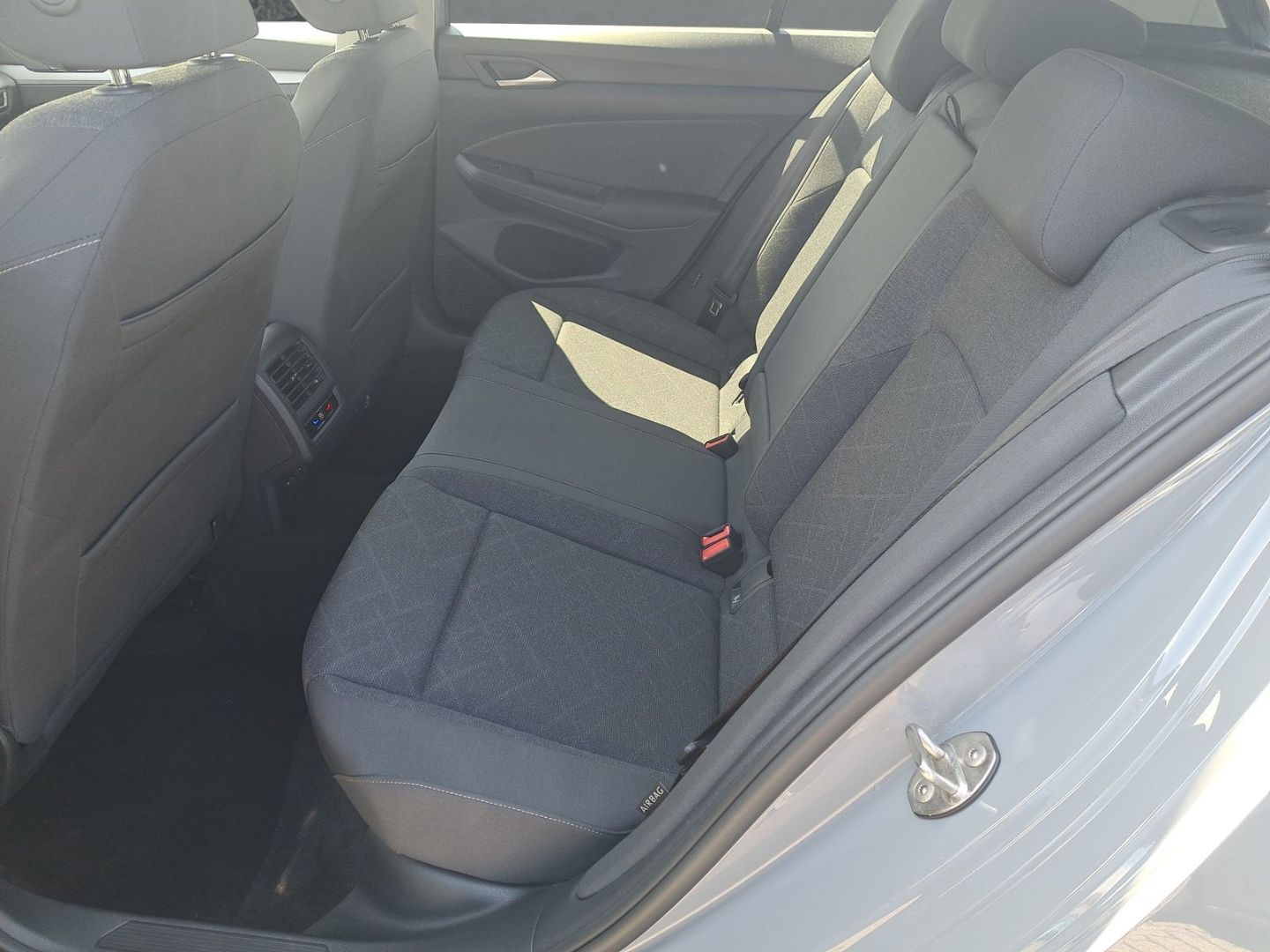 Volkswagen Golf VIII 1.5 TSI Life - Samsaru's Car Outlet
