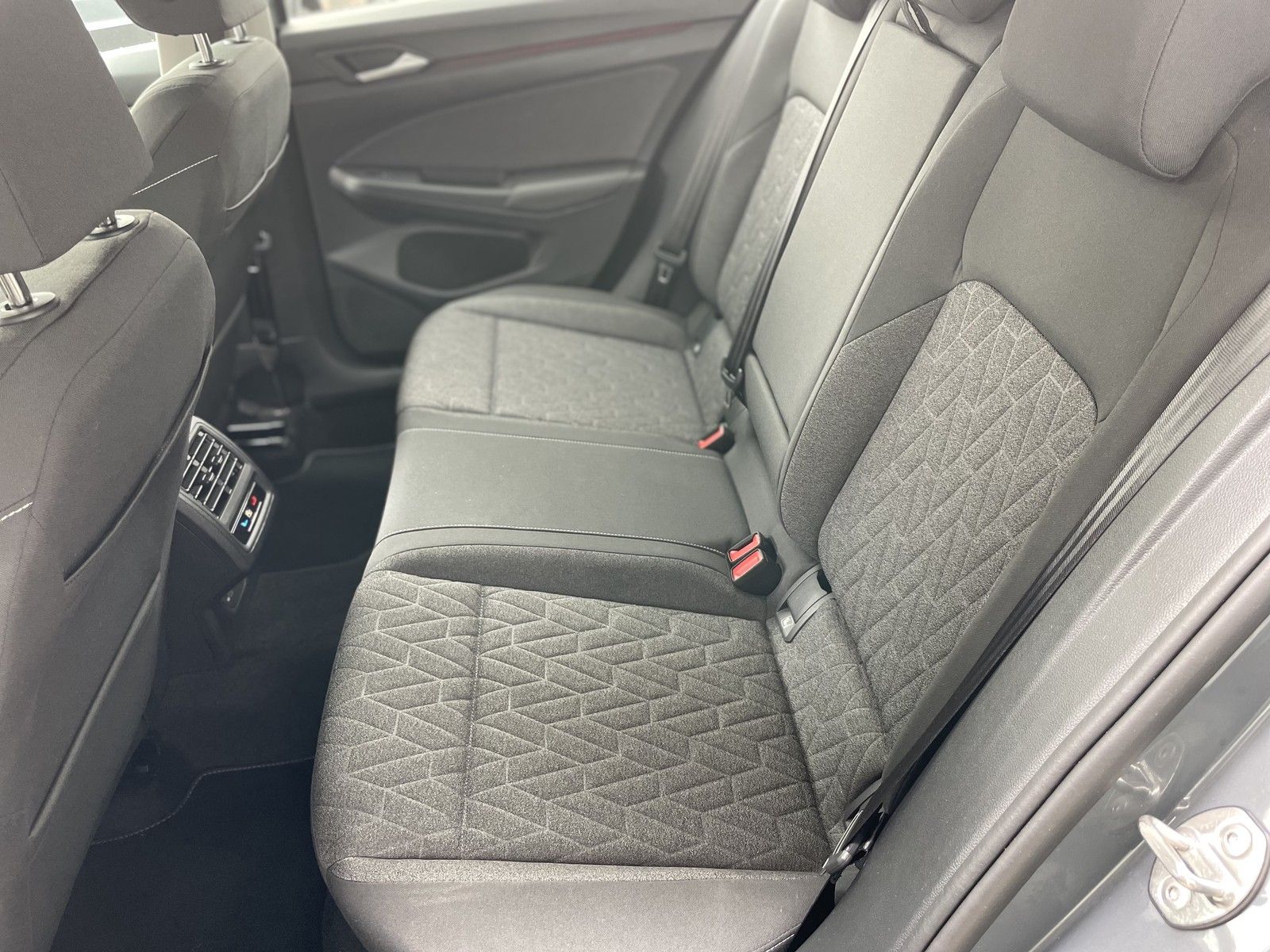 Volkswagen Golf VIII Move eTSI - Samsaru's Car Outlet