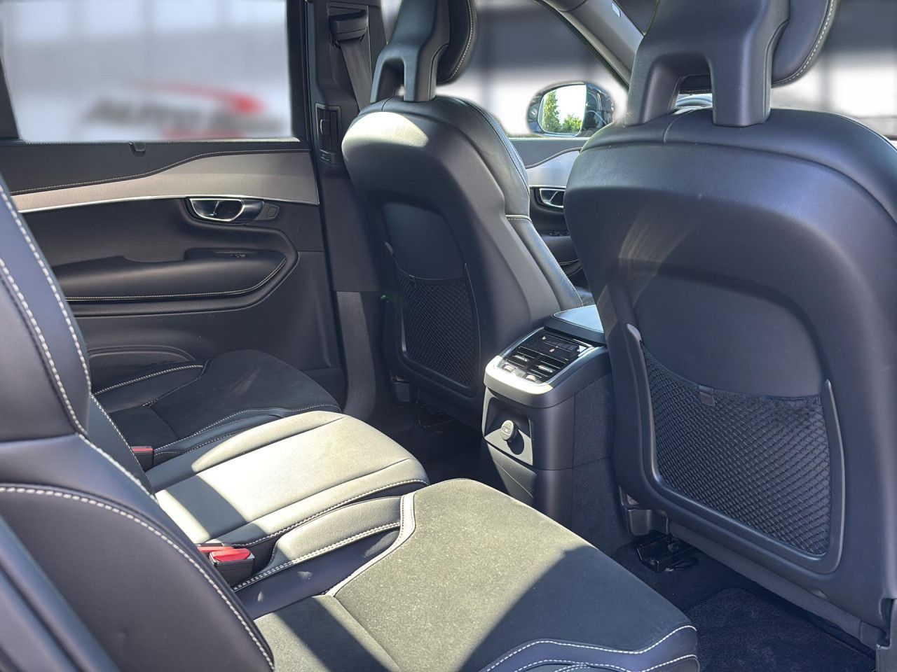 Volvo XC 90 R Design Recharge Plug-In Hybrid AWD - Samsaru's Car Outlet