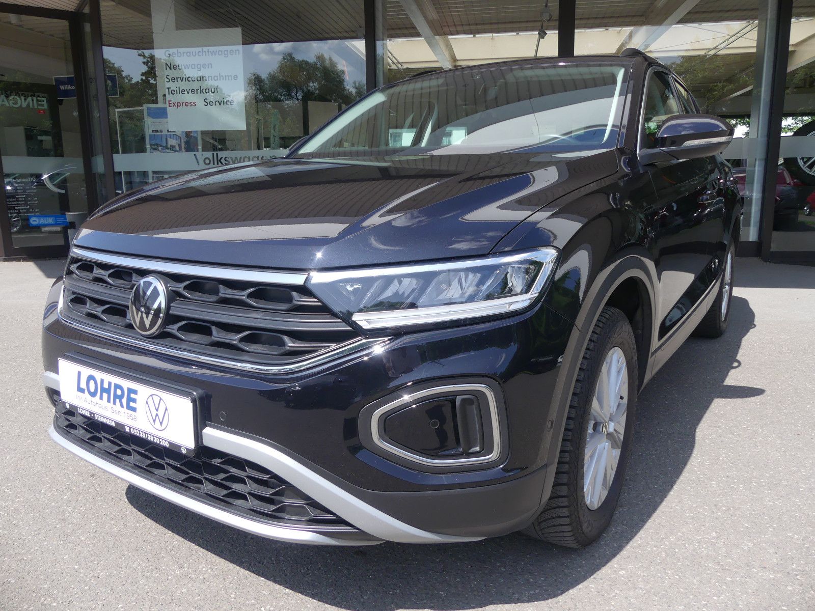 Volkswagen T-Roc 1.5 TSI Life - Samsaru's Car Outlet