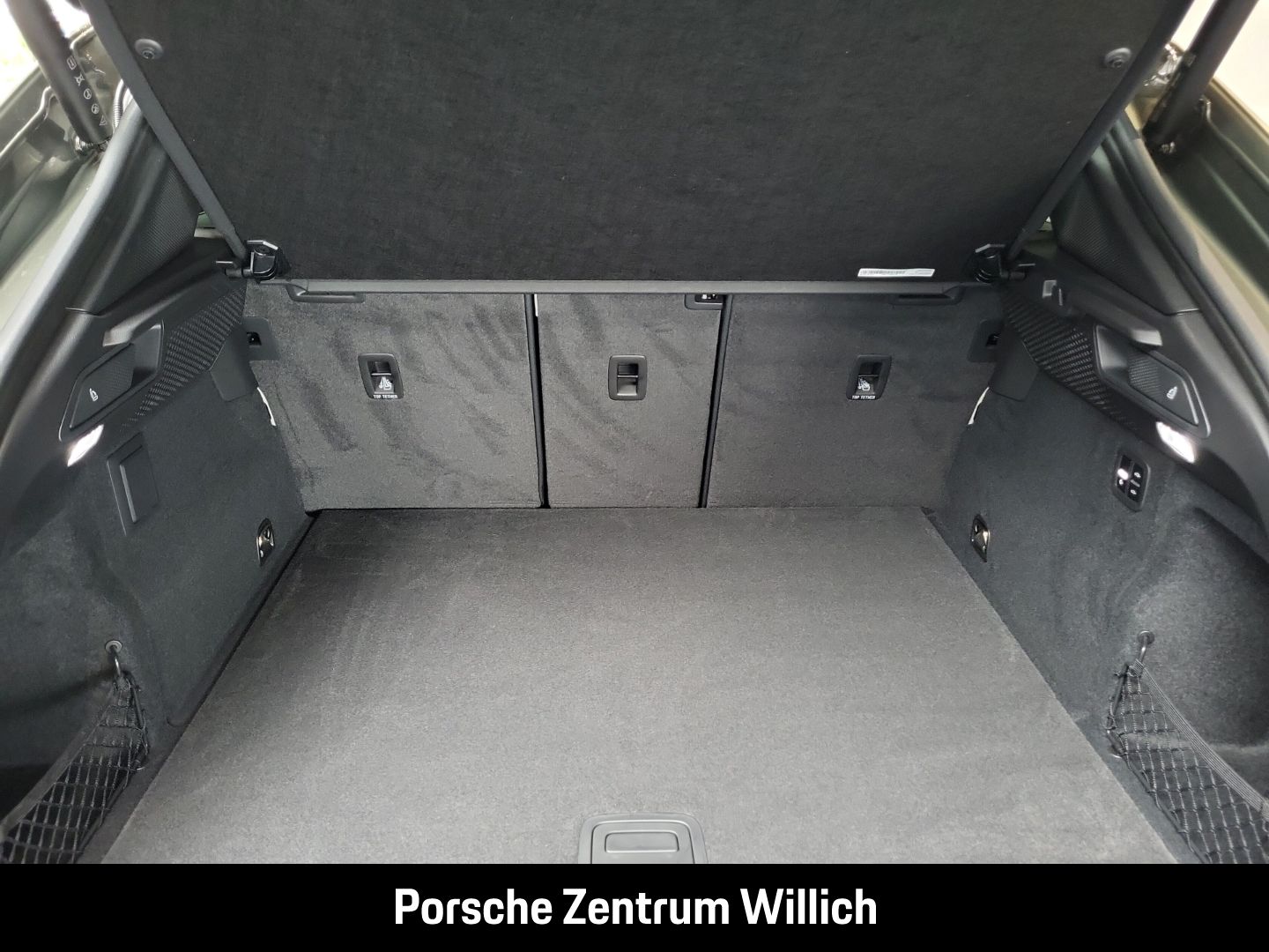 Porsche Macan 4 Surround-View LED-Matrix InnoDrive