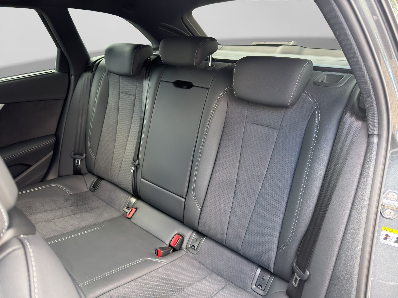 Audi A4 Avant 40 TFSI Q 2x S LINE AHK MATRIX-LED LM19