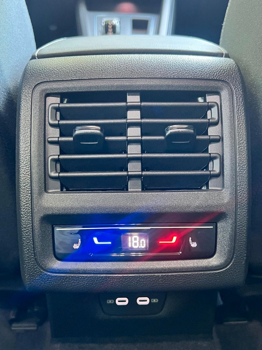 Volkswagen Golf VIII Move eTSI - Samsaru's Car Outlet