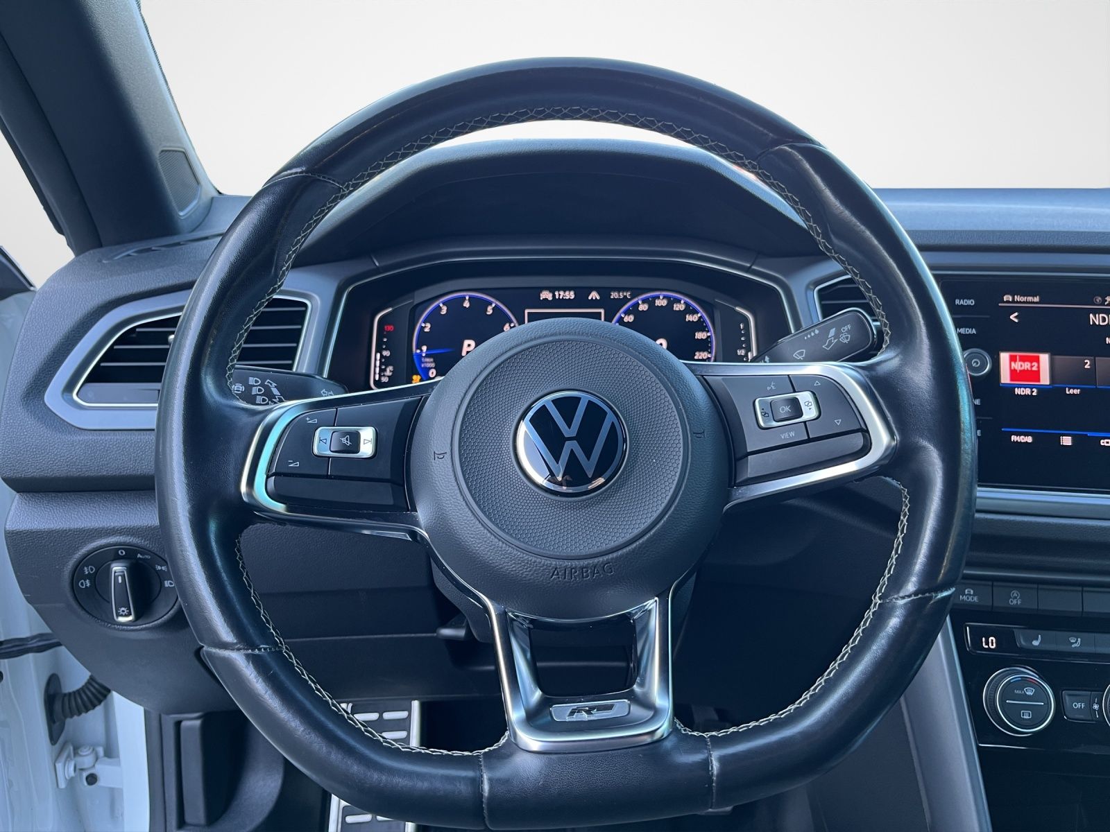 Volkswagen T-Roc 1.5 TSI DSG R-Line Black - Samsaru's Car Outlet