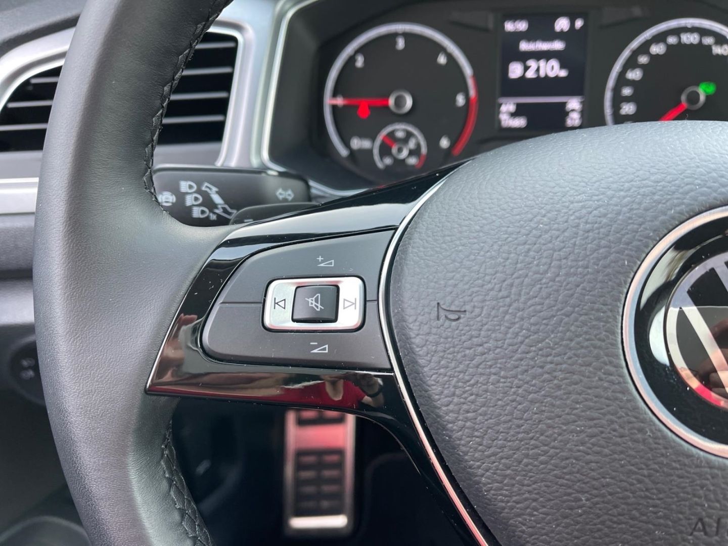 Volkswagen T-Roc Active Style 2.0 TDI - Samsaru's Car Outlet