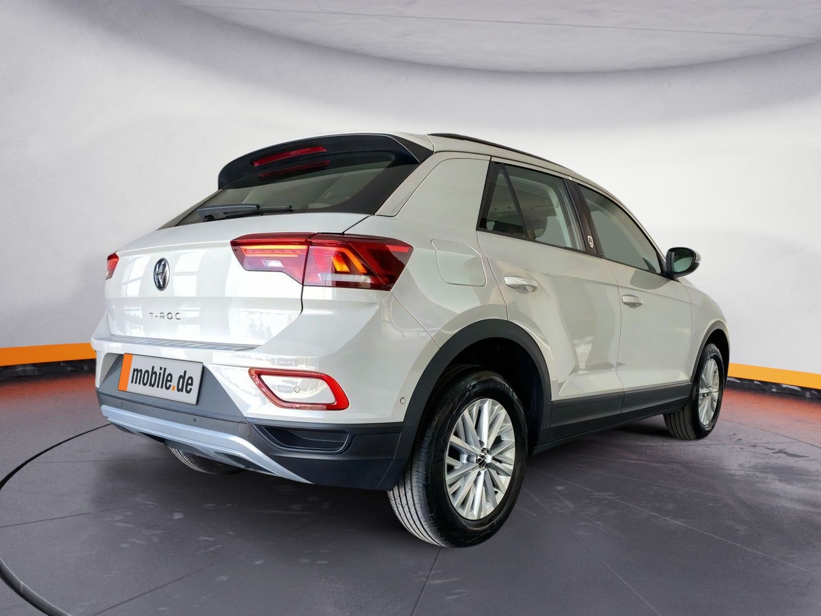 Volkswagen T-Roc 1.0 TSI Life - Samsaru's Car Outlet