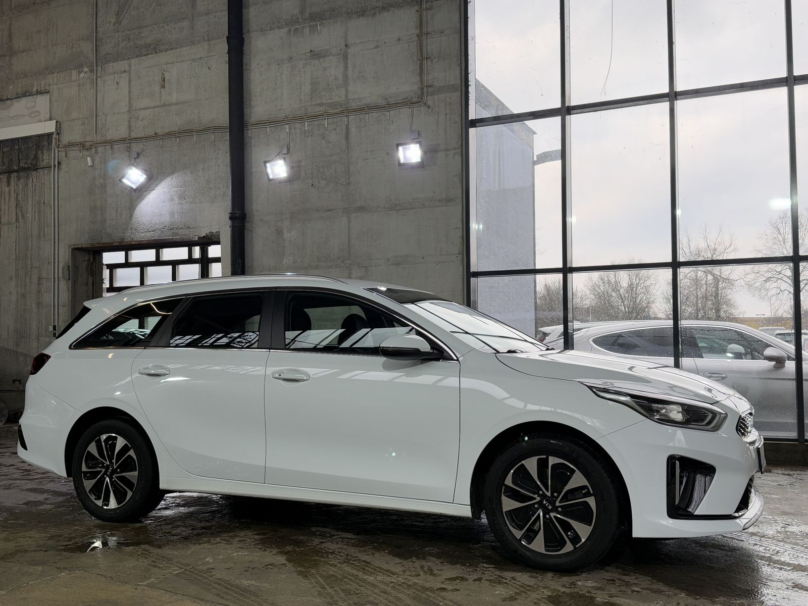 Kia Ceed Plug-in Hybrid Vision - Samsaru's Car Outlet