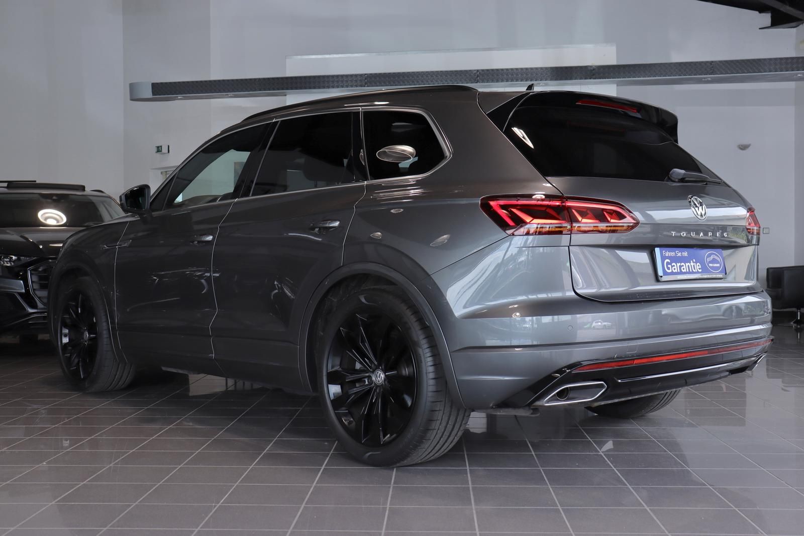 Volkswagen Touareg 3.0 V6 TSI Elegance 4Mot. R-LINE - Samsaru's Car Outlet