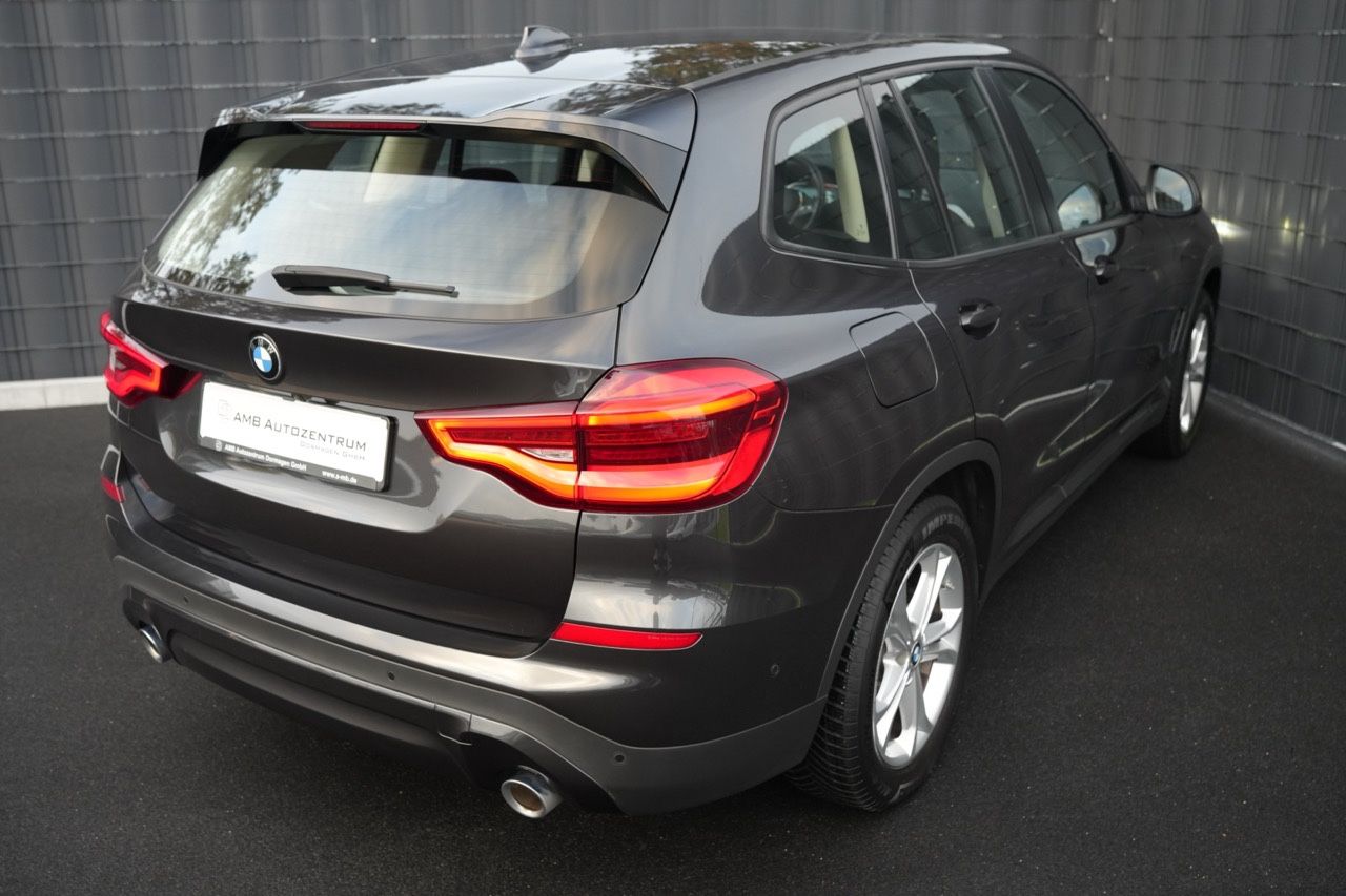 BMW X3 xDrive 20 i Advantage *LIVECOCKPIT*NAVI*