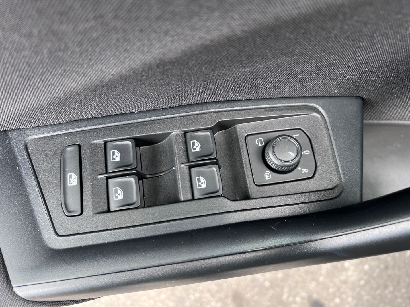 Volkswagen T-Roc 1.0TSI Life - Samsaru's Car Outlet