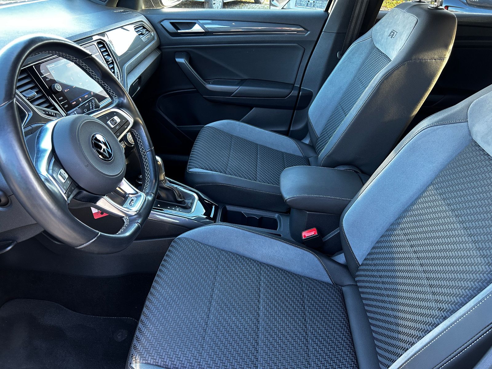 Volkswagen T-Roc Sport R-Line - Samsaru's Car Outlet