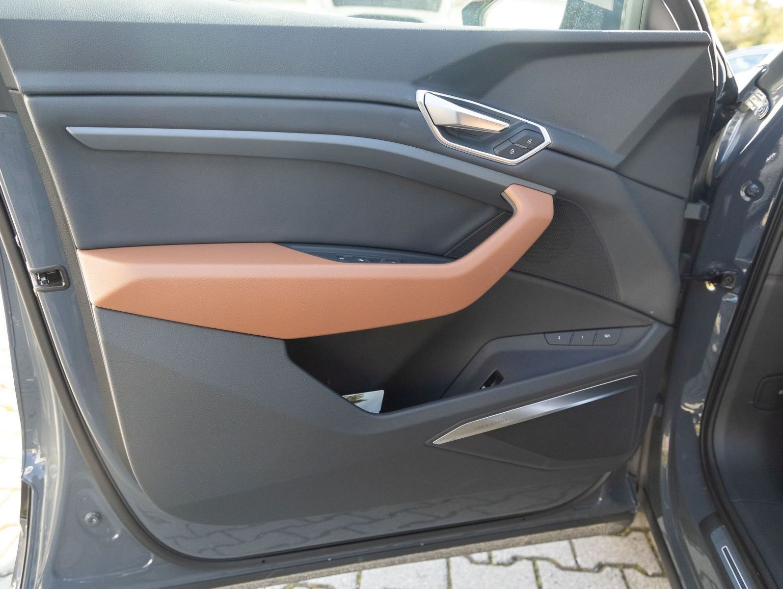 Audi Q8 S line 50 e-tron qu. - Samsaru's Car Outlet