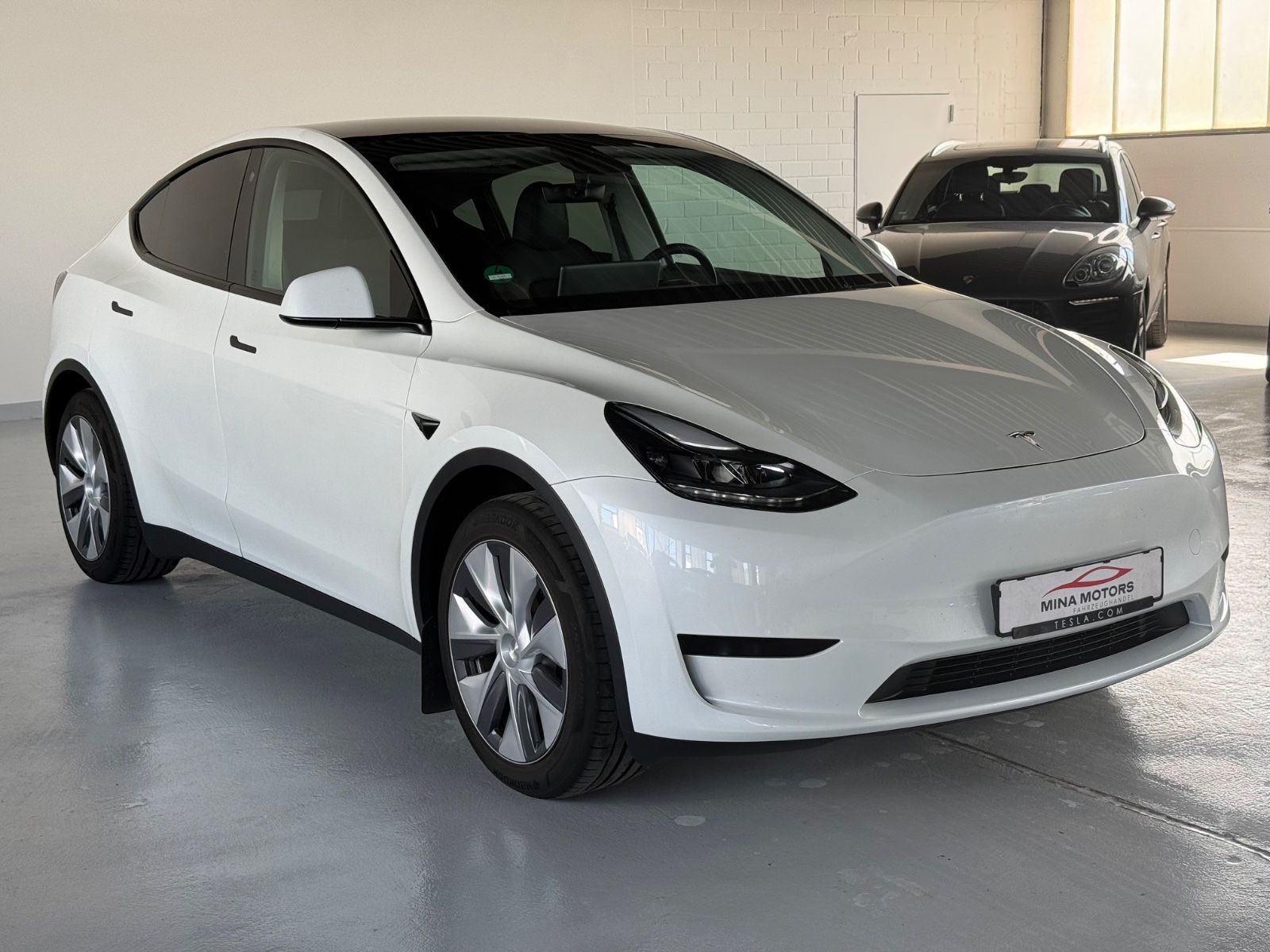 Tesla Model Y Standard Range RWD