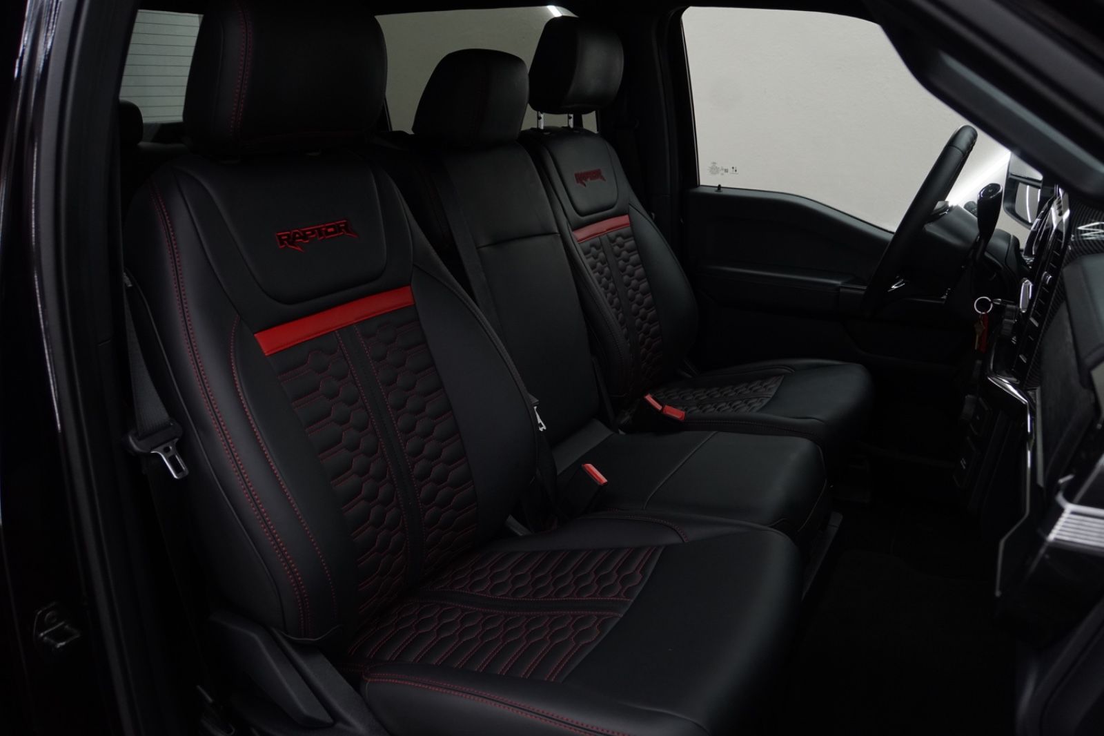 Ford F 150 RAPTOR - Samsaru's Car Outlet