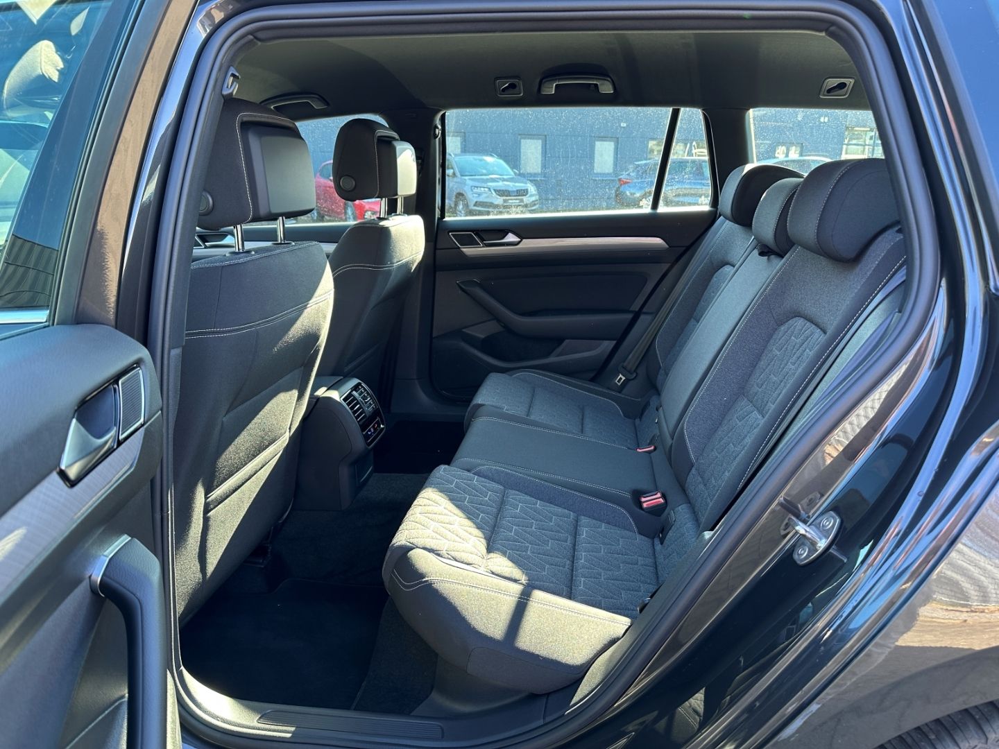 Volkswagen Passat Variant Business 2.0 TSI DSG - Samsaru's Car Outlet