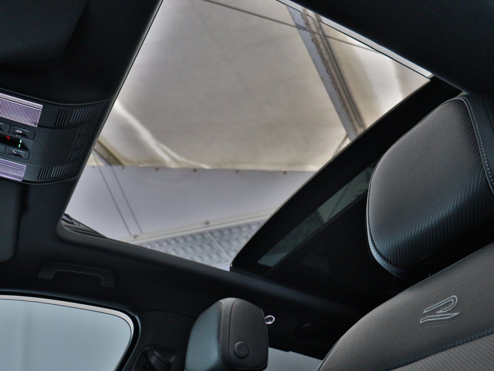 Volkswagen TOUAREG R-Line TDI+AHK+PANO+DYNA+BLACKSTYL+LUFT