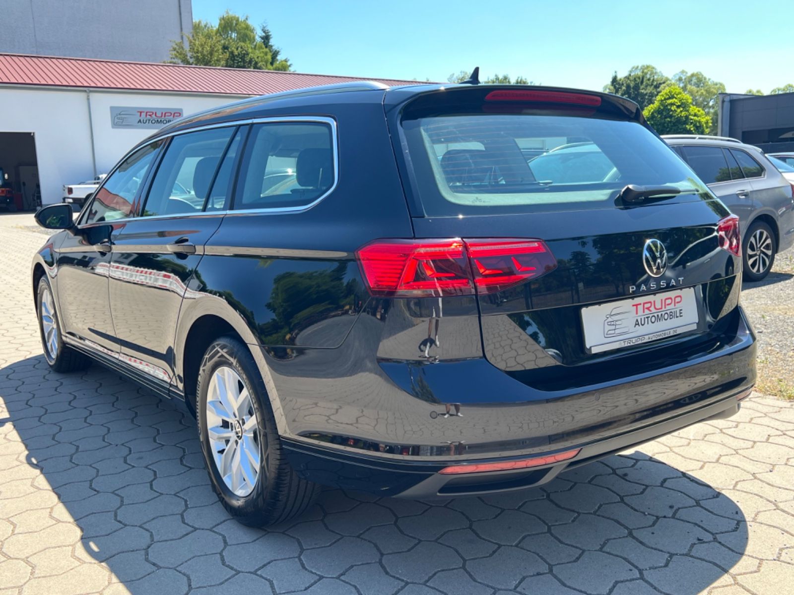 Volkswagen Passat 2.0 TDI - Samsaru's Car Outlet