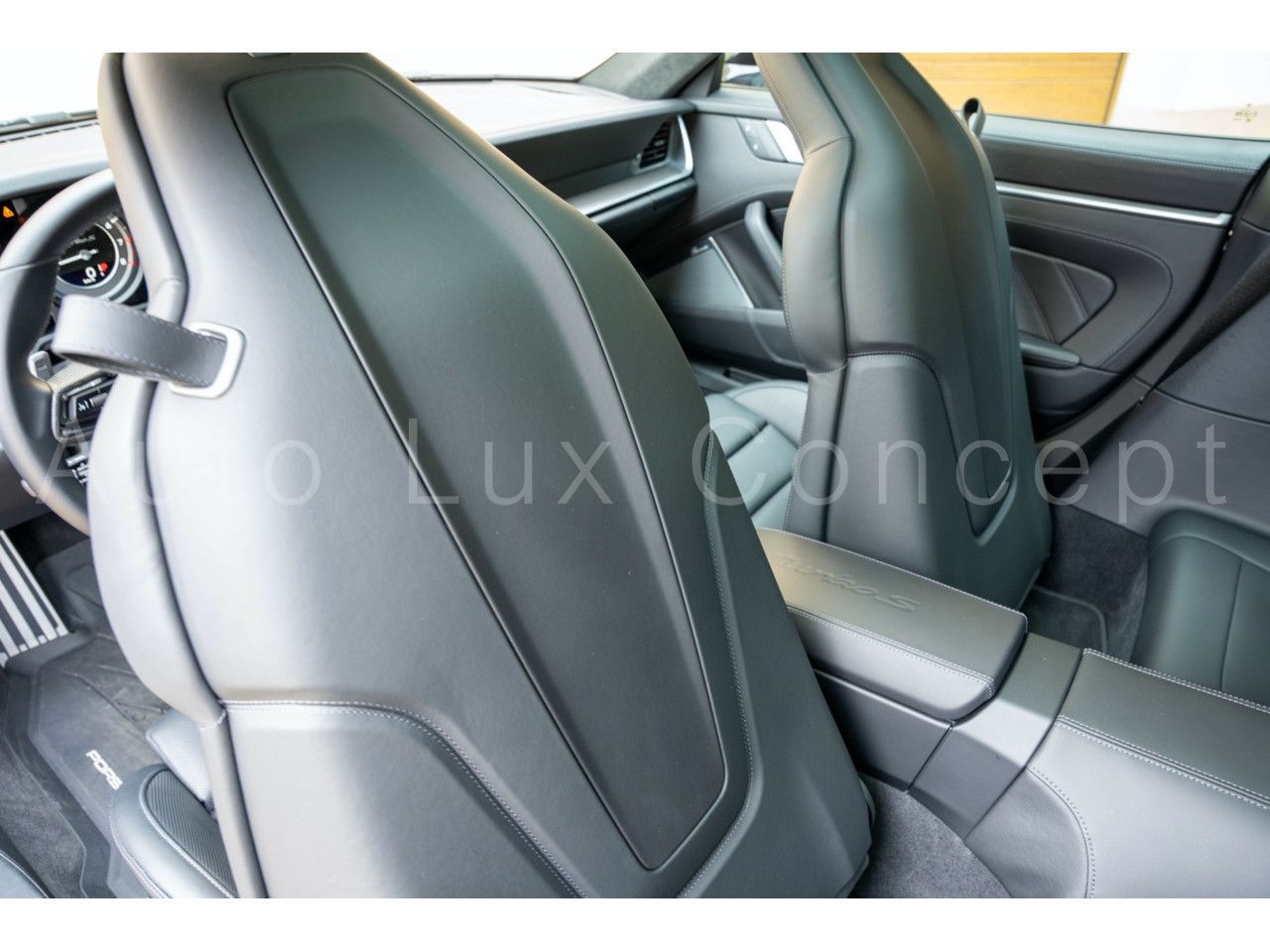Porsche 992 911 Turbo S Aerokit/Burmester/Lederpaket/Car