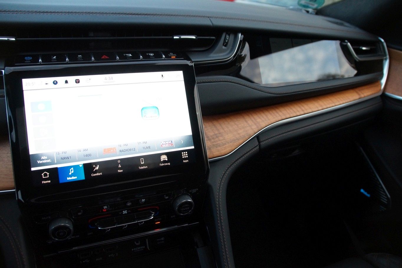 Jeep Summit Reserve Pl*1HAND*NEUWERTIG*VOLL* NP 107.