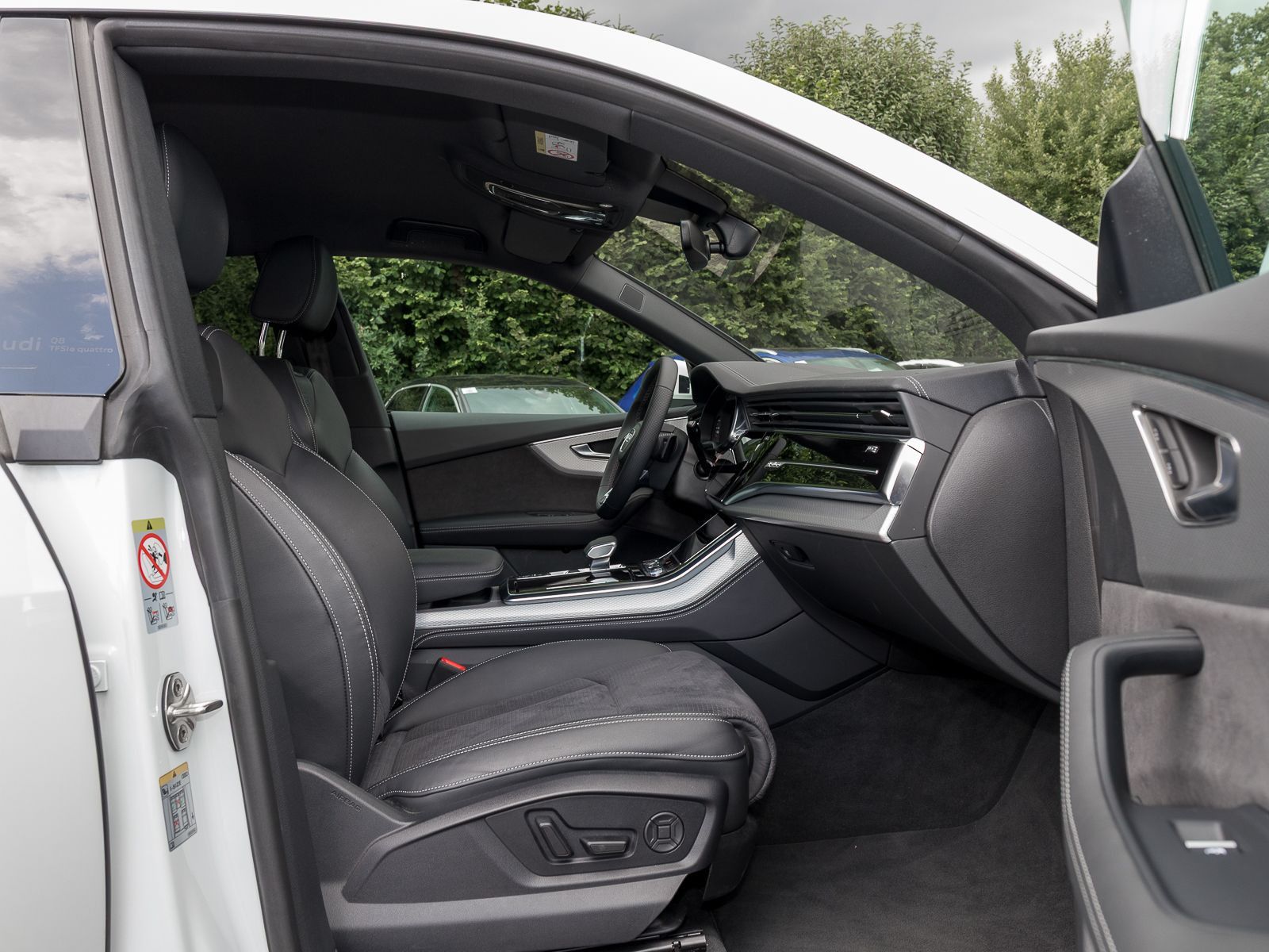 Audi Q8 55 TFSIe Q S LINE - Samsaru's Car Outlet