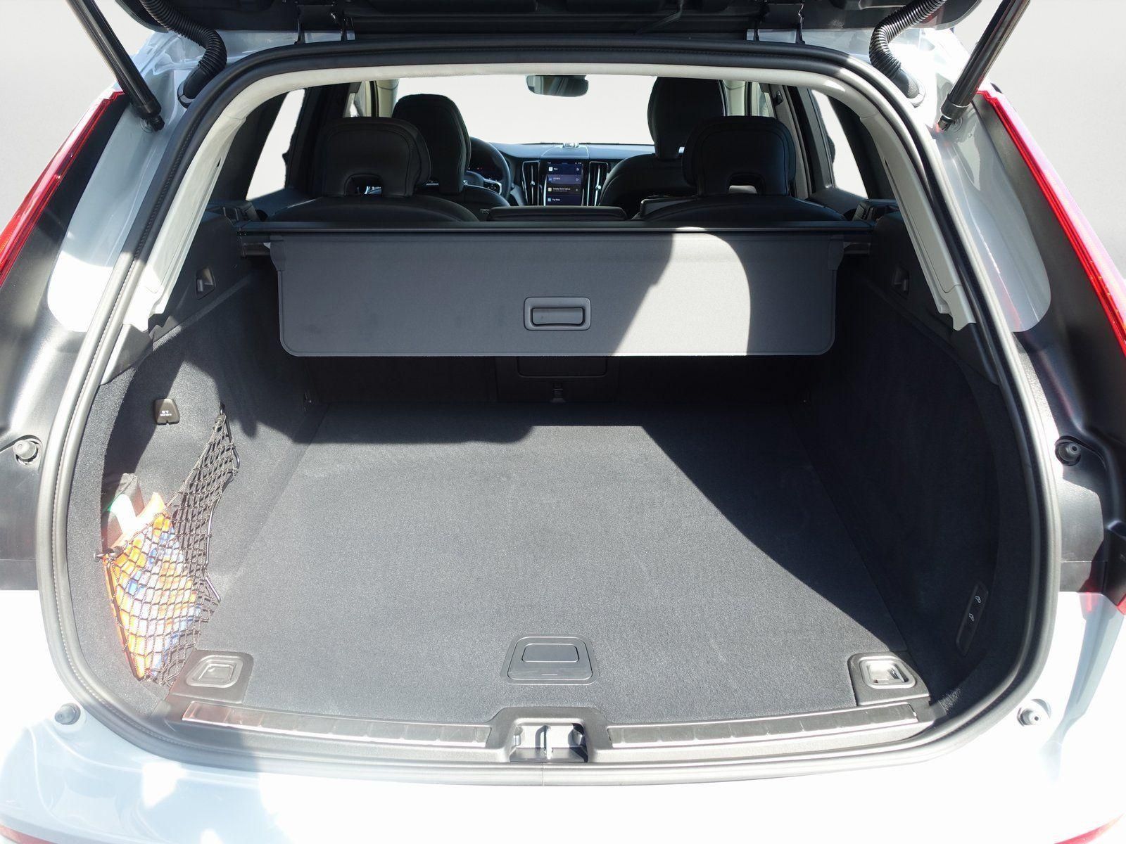 Volvo XC60 Ultra B5 AWD Dark - Samsaru's Car Outlet