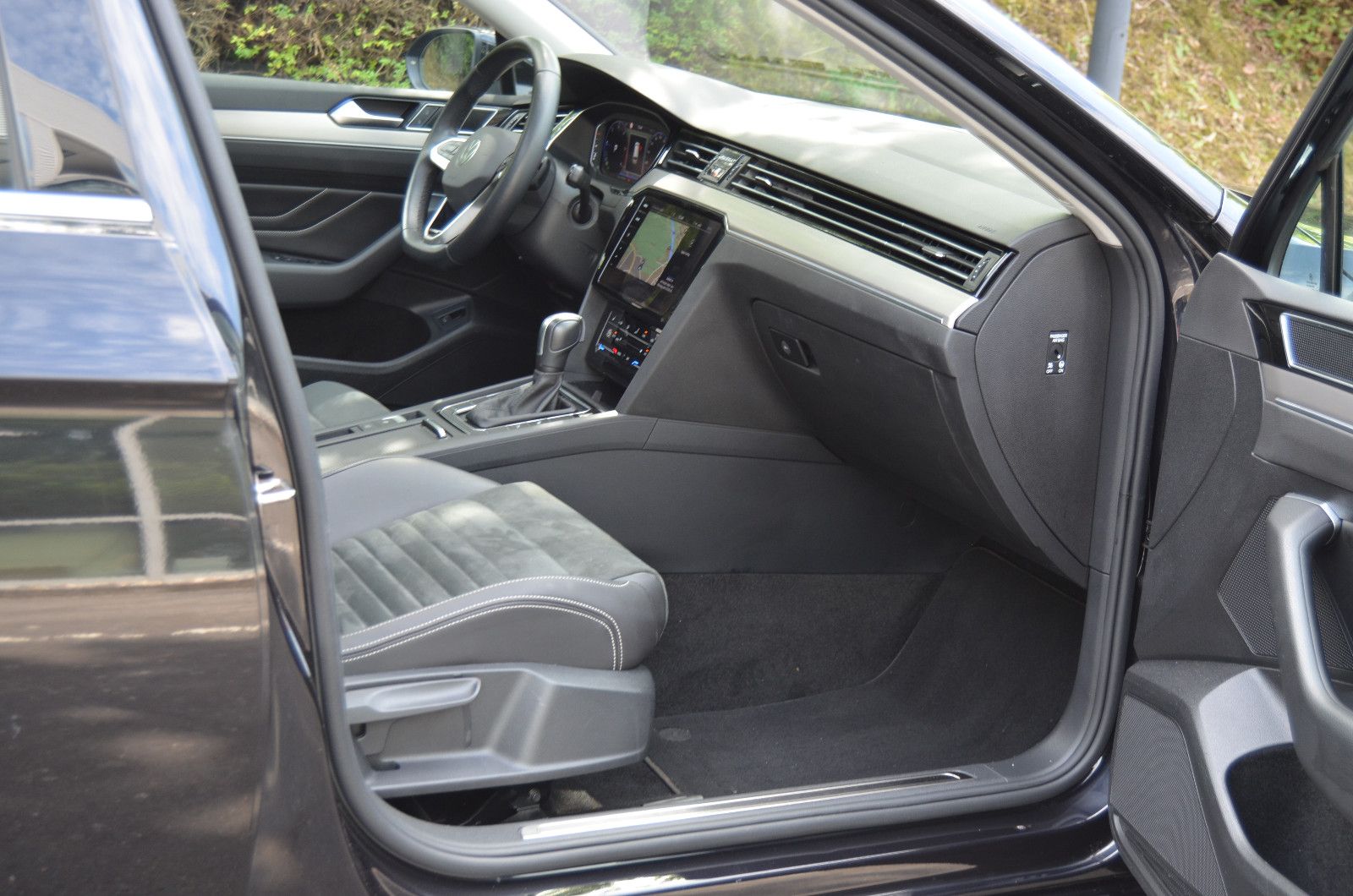 Volkswagen Passat Variant Elegance*IQ-Light*Pano*R-Kamera*