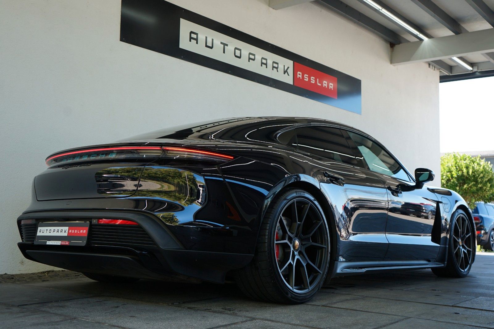 Porsche Taycan GTS BLACK/PANO/P-DISPLAY/MATRIX/360°/21z