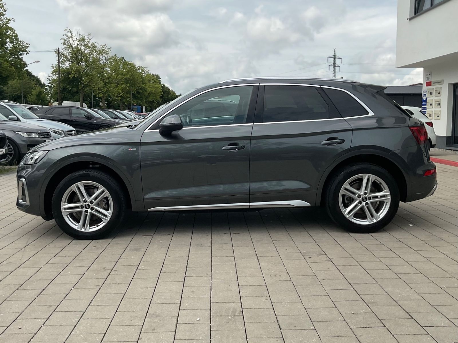 Audi Q5 40 TDI quattro S line - Samsaru's Car Outlet