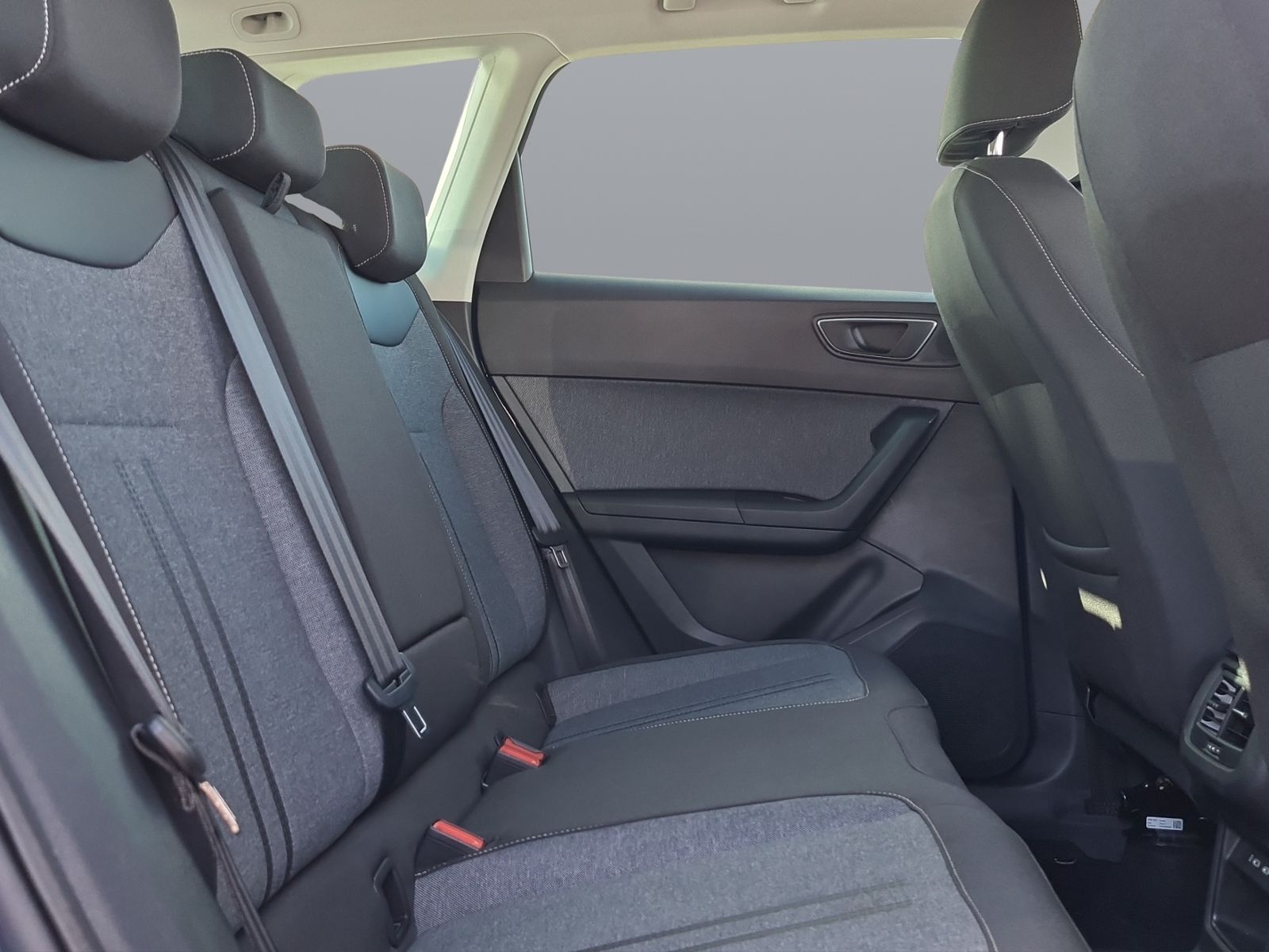 Seat Ateca 2.0 TDI DSG Style+AHK+NAVI+LED+SHZ+PDC+WR+