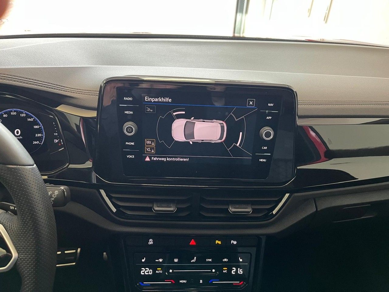 Volkswagen T-Roc 2.0 TSI DSG 4MOTION R Line - Samsaru's Car Outlet