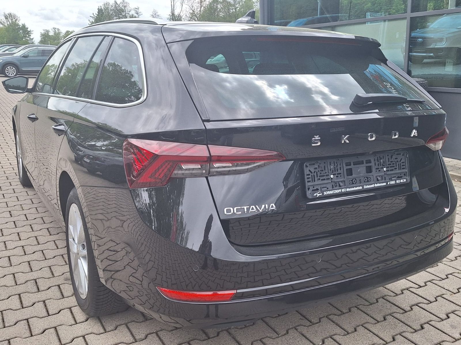 Skoda Octavia 2.0TDI DSG Combi - Samsaru's Car Outlet