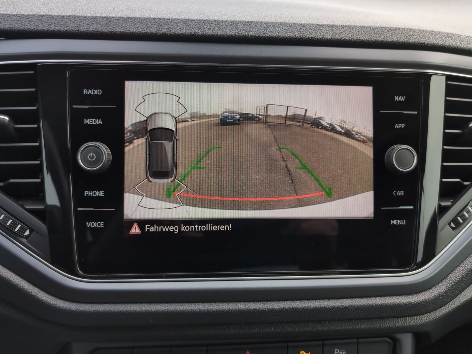 Volkswagen T-Roc 1.5 TSI Style DSG - Samsaru's Car Outlet