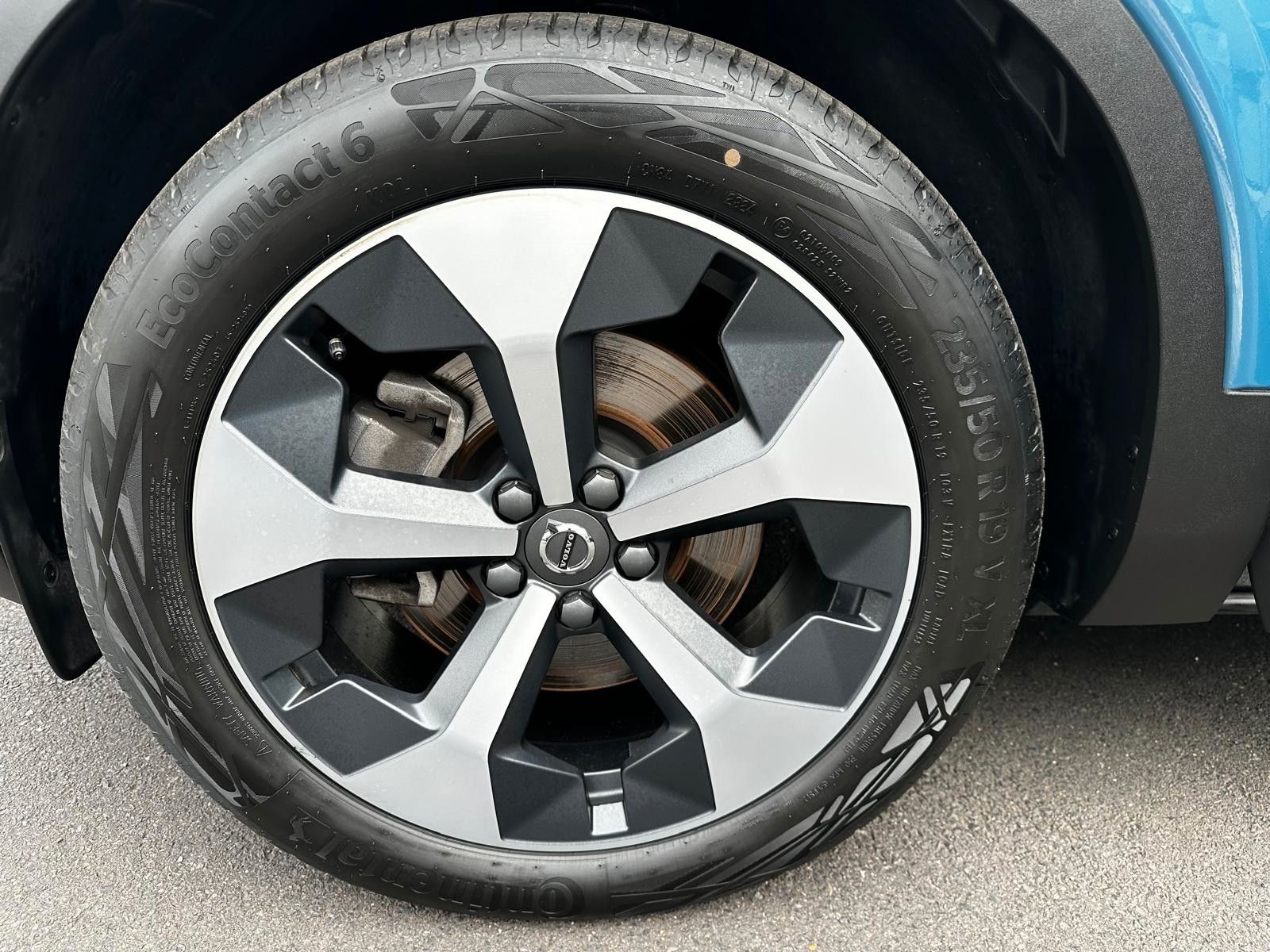 Volvo XC40 B3 Plus Dark Leder,Pano,360°,AHK,Pixel,ACC