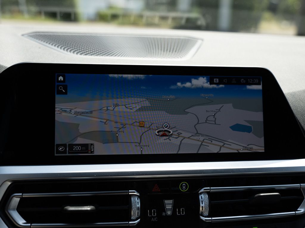 BMW 320d Touring M-Sportpaket - Samsaru's Car Outlet