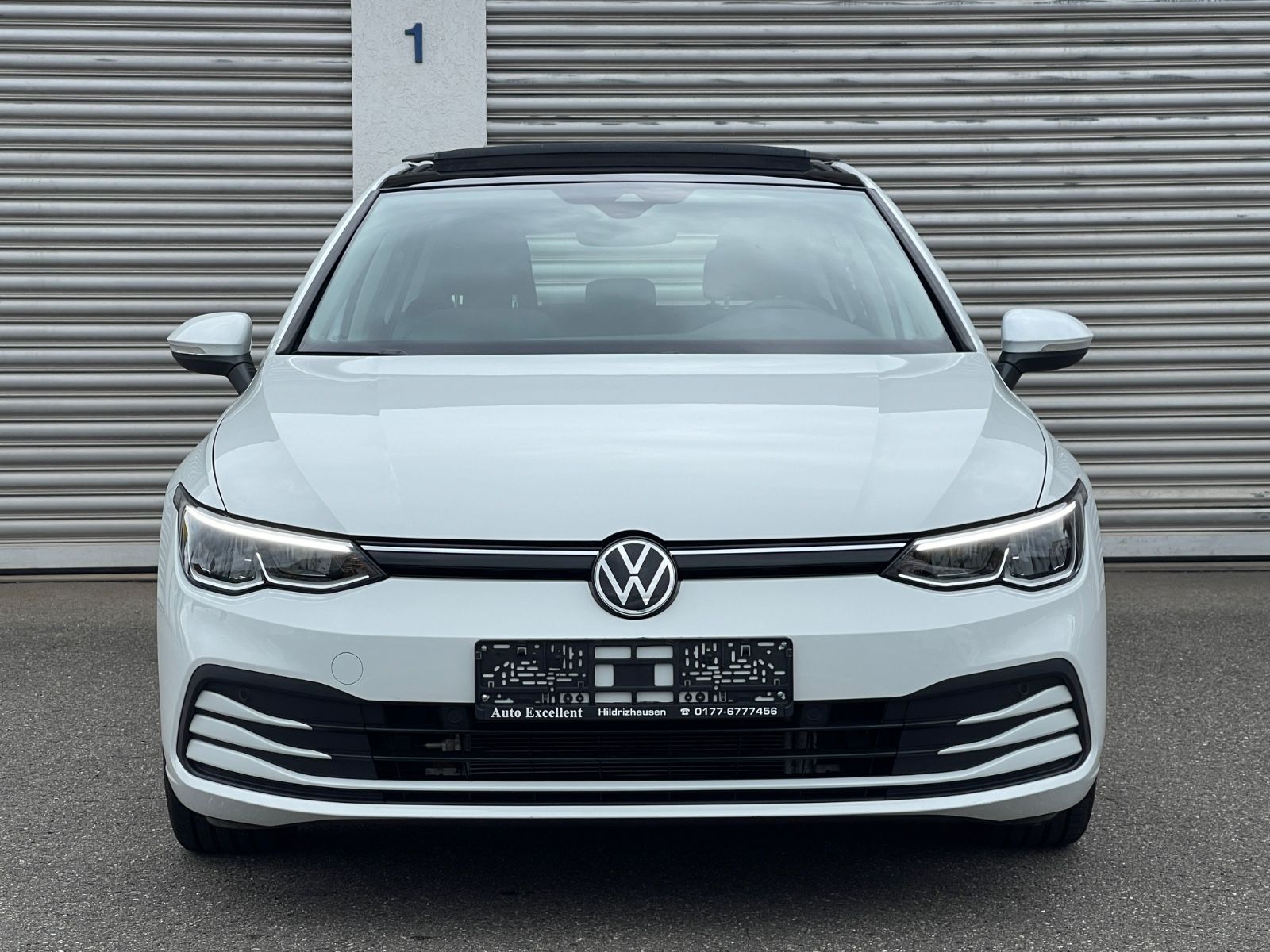 Volkswagen Golf VIII 2.0 TDI Life - Samsaru's Car Outlet