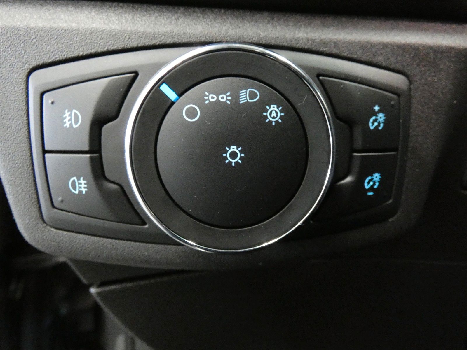 Ford Mondeo 2.0 Titanium - Samsaru's Car Outlet