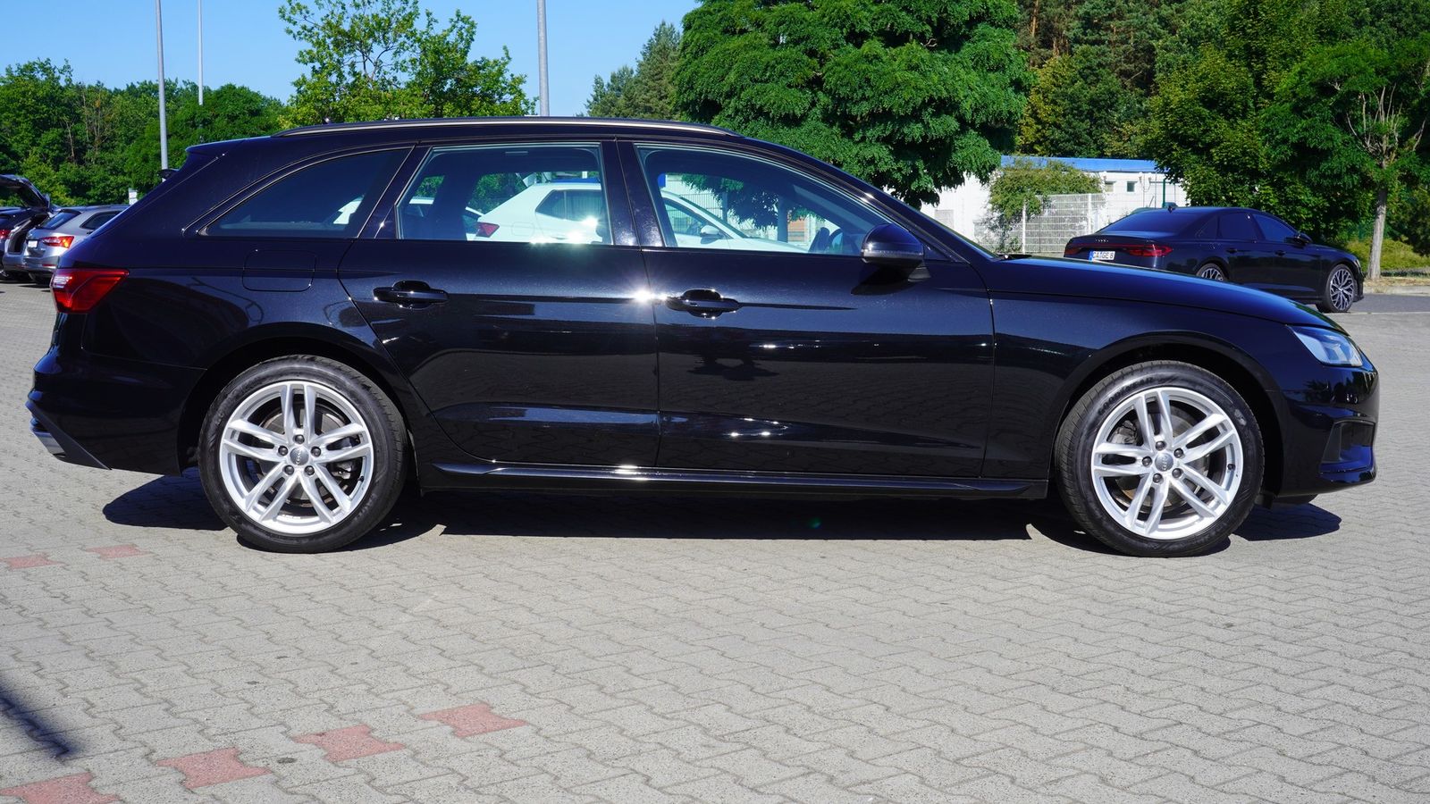Audi A4 35 2.0 TFSI Avant advanced - Samsaru's Car Outlet