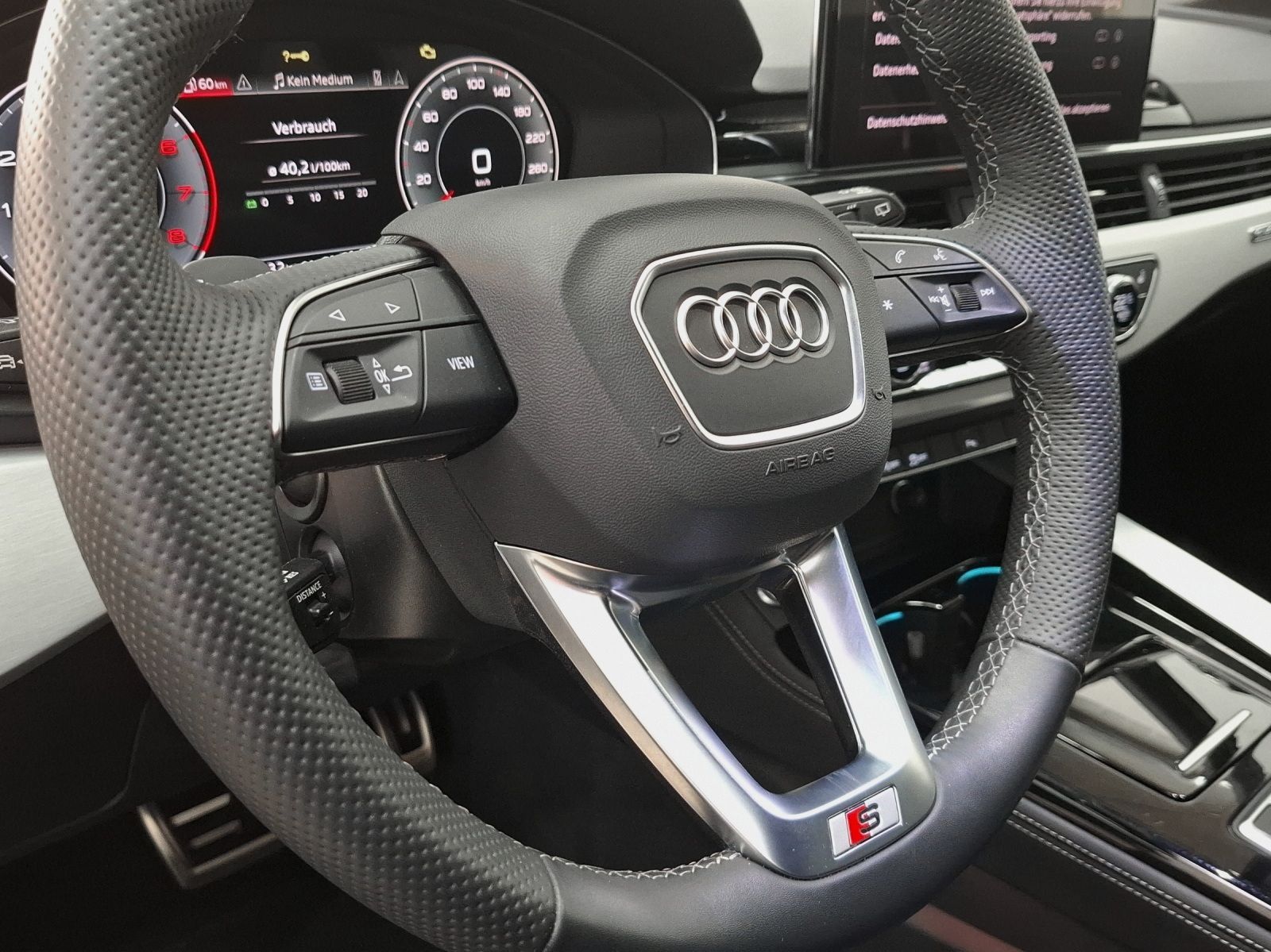 Audi A4 Avant 40 TFSI Q 2 x S LINE AHK MATRIX-LED LM1
