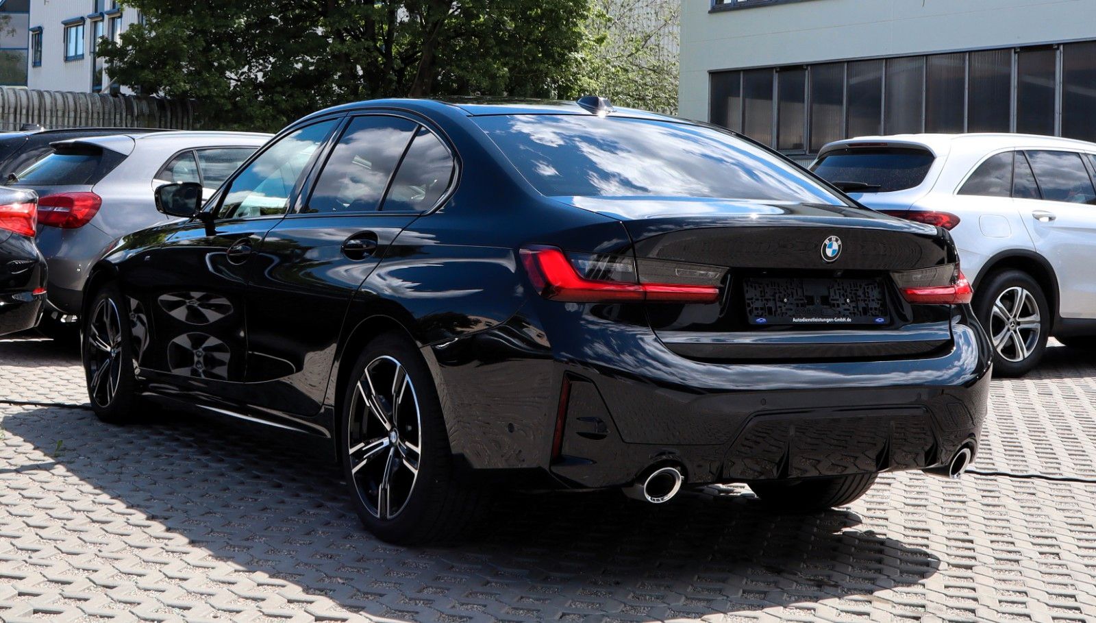 BMW 3 Lim. 320 d xDrive M Sport - Samsaru's Car Outlet