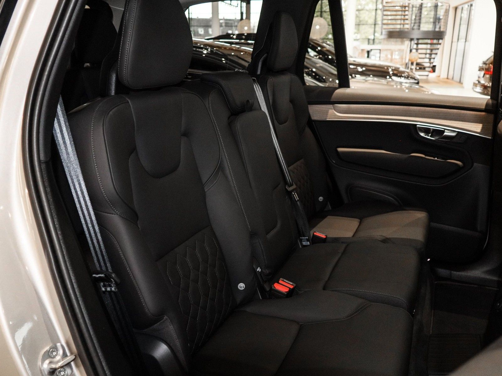 Volvo XC90 T8 AWD Recharge Reskin Plus Dark NP:95.340,