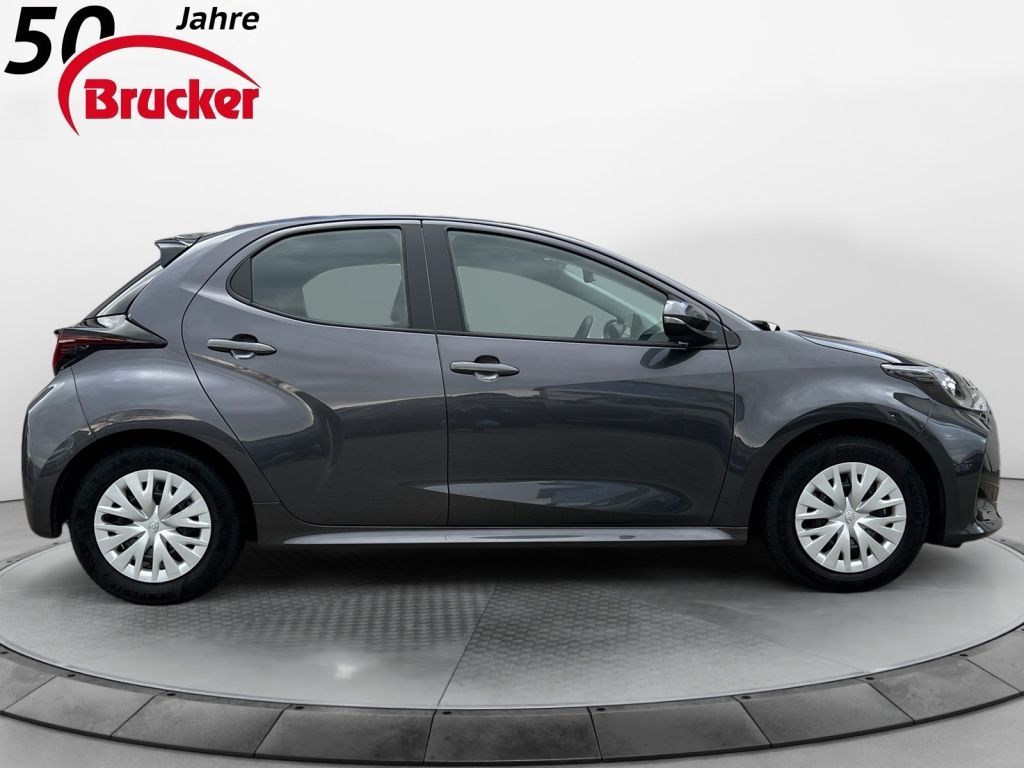 Toyota Yaris Hybrid 1.5 Business Edition - Samsaru's Car Outlet