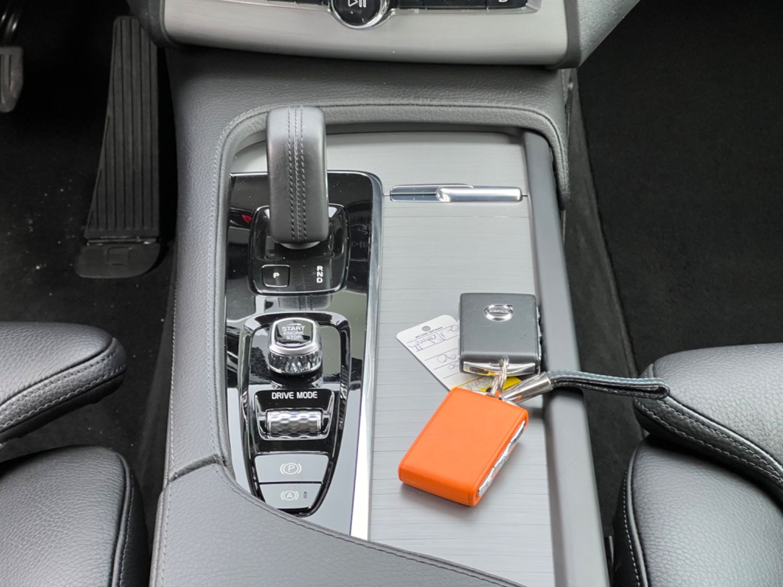 Volvo XC90 T8 R Design AWD - Samsaru's Car Outlet