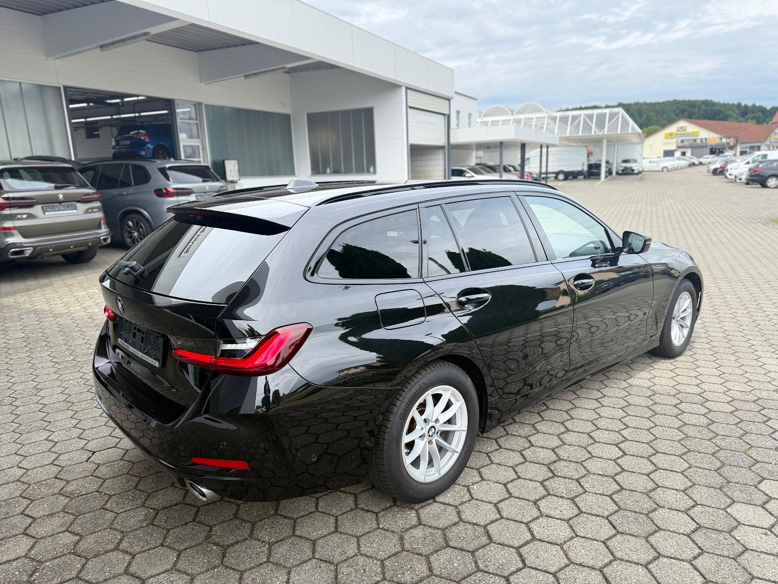BMW 320d Touring - Samsaru's Car Outlet