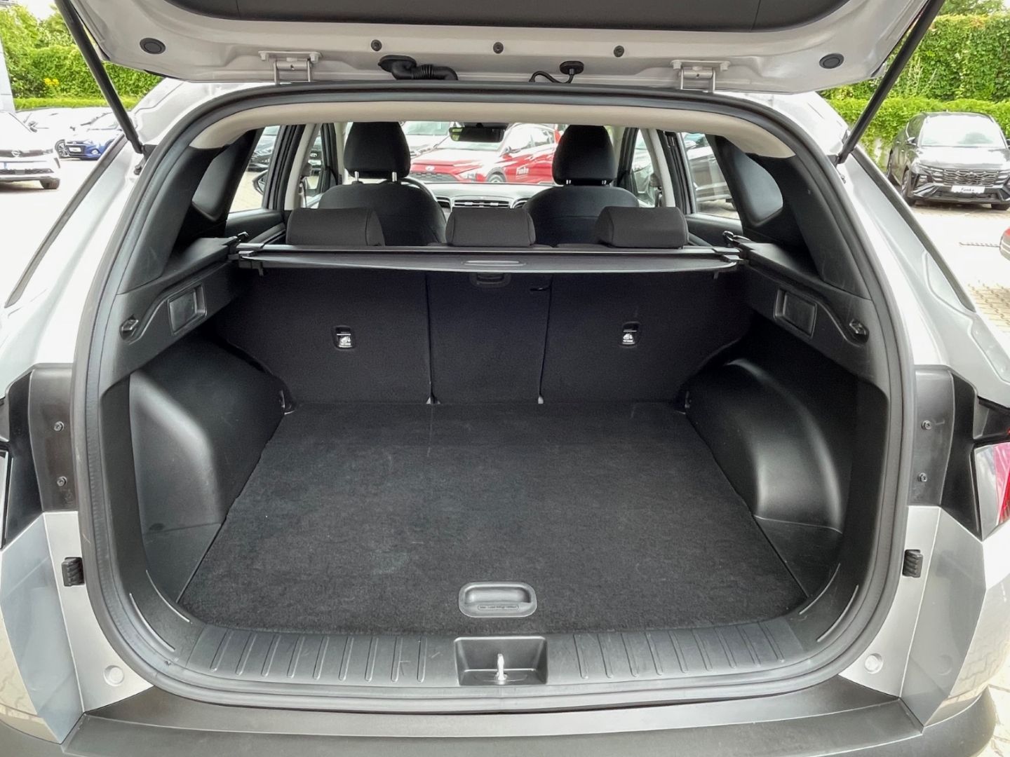 Hyundai Tucson Select Hybrid 2WD - Samsaru's Car Outlet