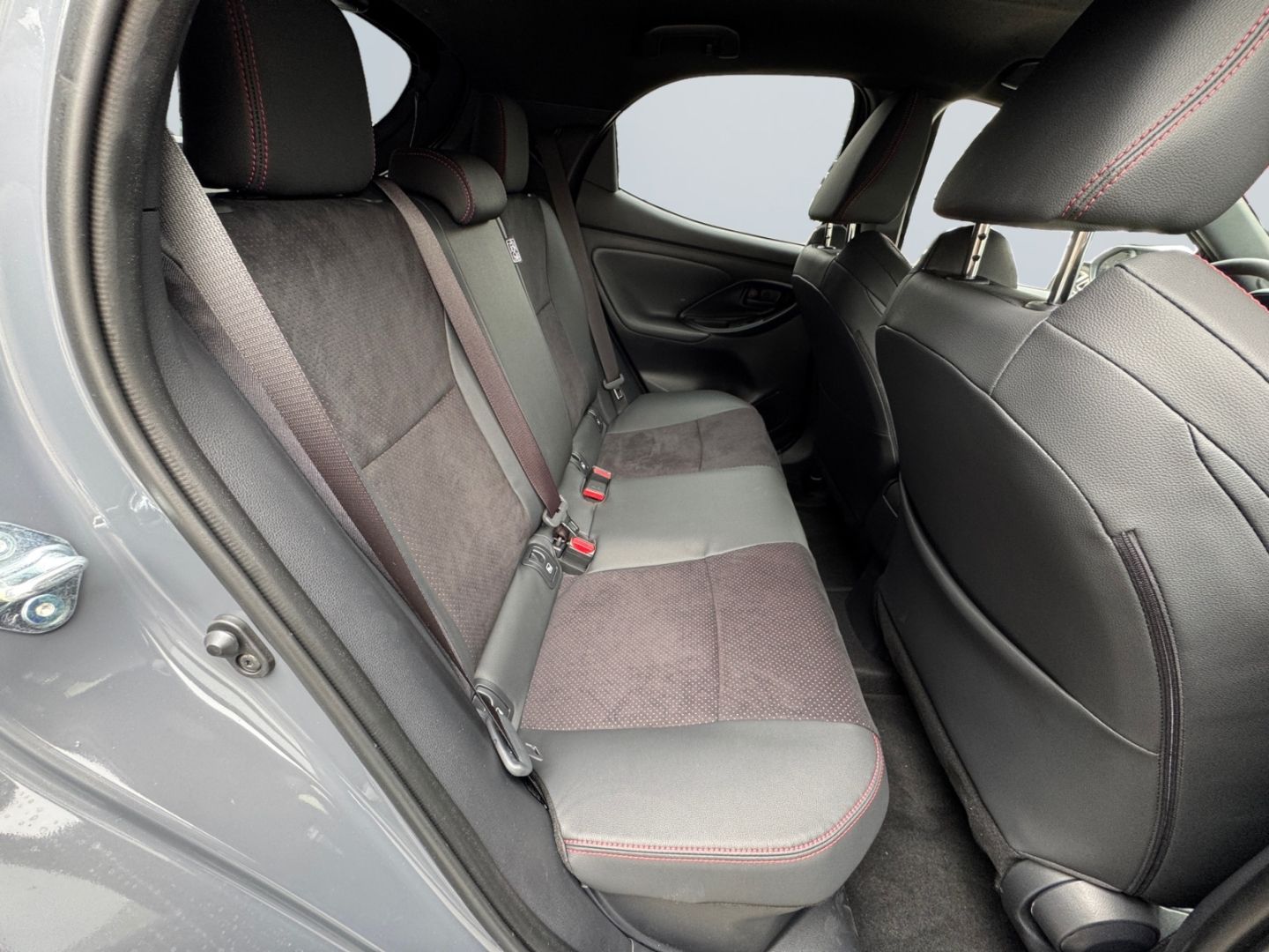 Toyota Yaris Hybrid 130 1.5 GR SPORT *HUD*JBL*Navi*LED*