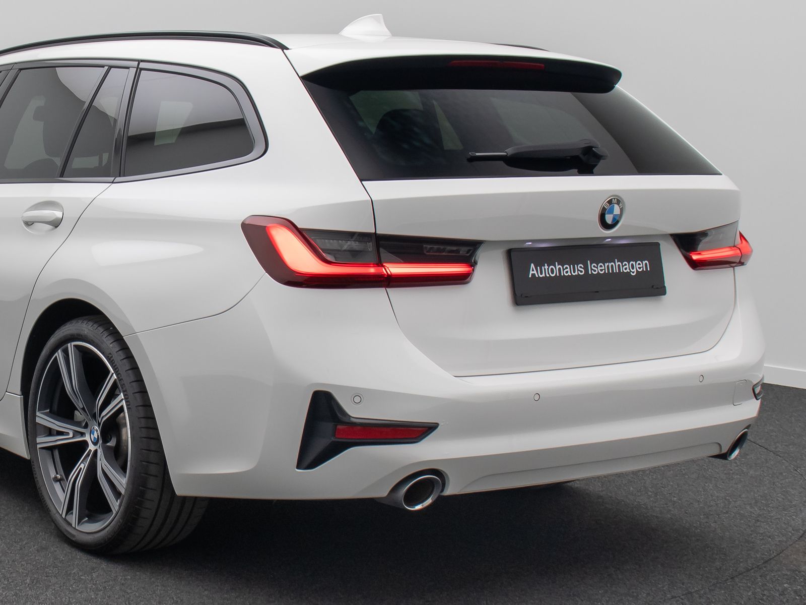 BMW 330i Sport Line - Samsaru's Car Outlet